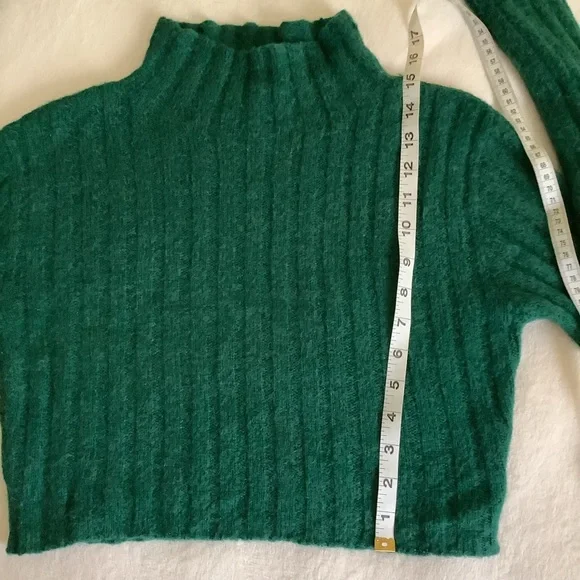 Emerald Green Cropped Sweater - Picture 5 of 8